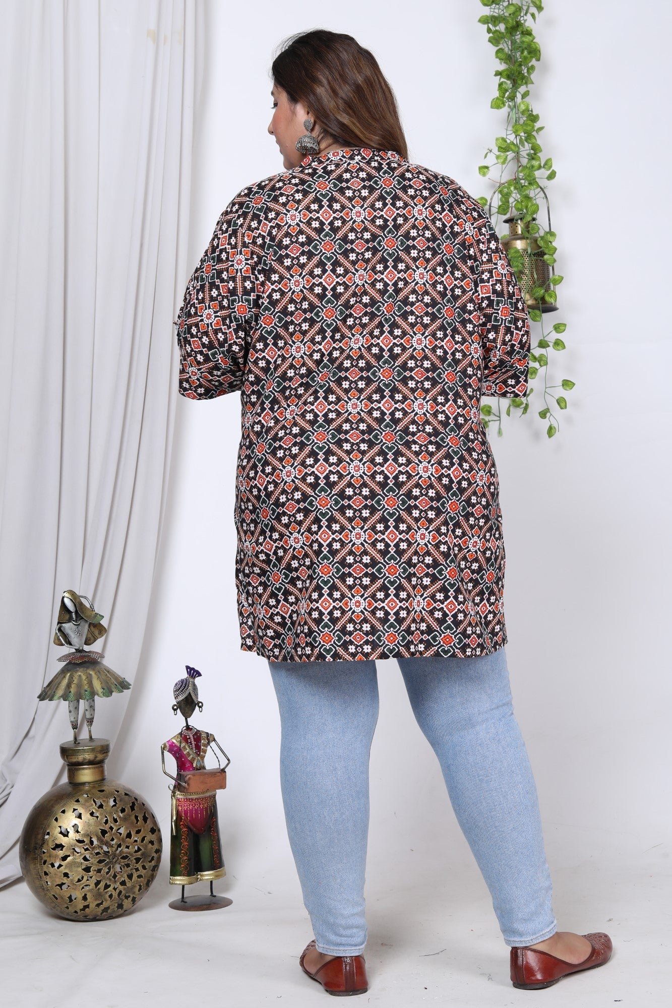 Plus Size Black Cotton Blend Floral Print Short Kurta-676