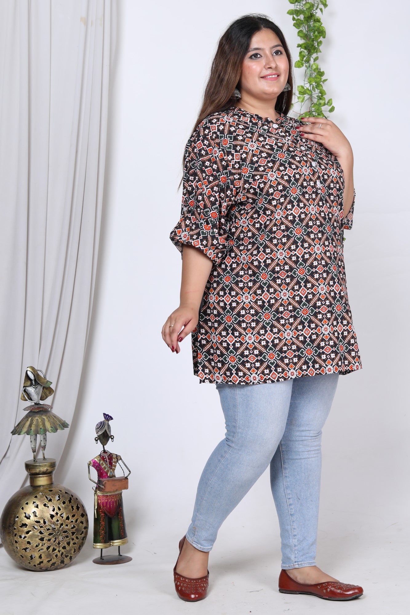 Plus Size Black Cotton Blend Floral Print Short Kurta-676