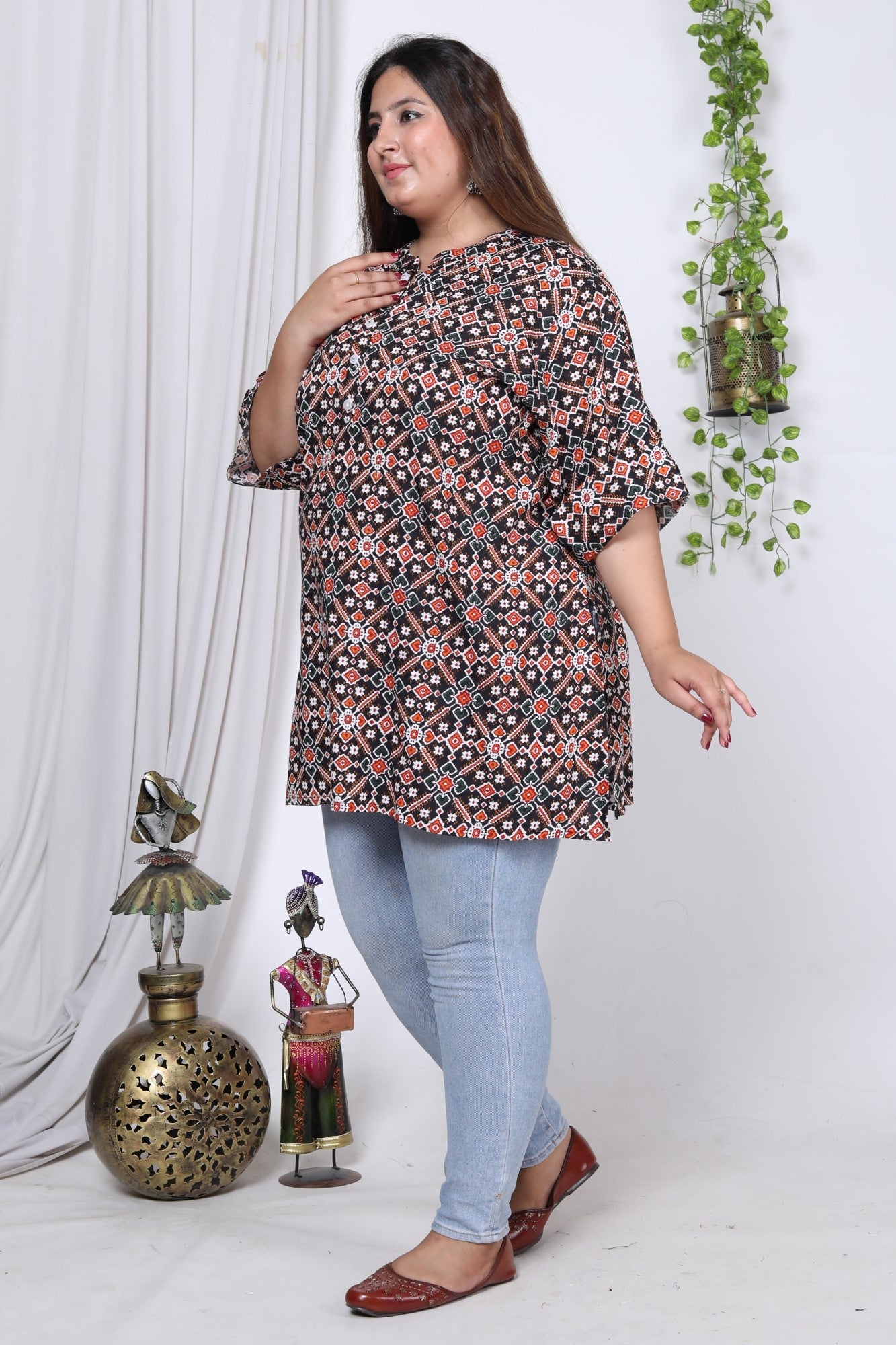 Plus Size Black Cotton Blend Floral Print Short Kurta-676