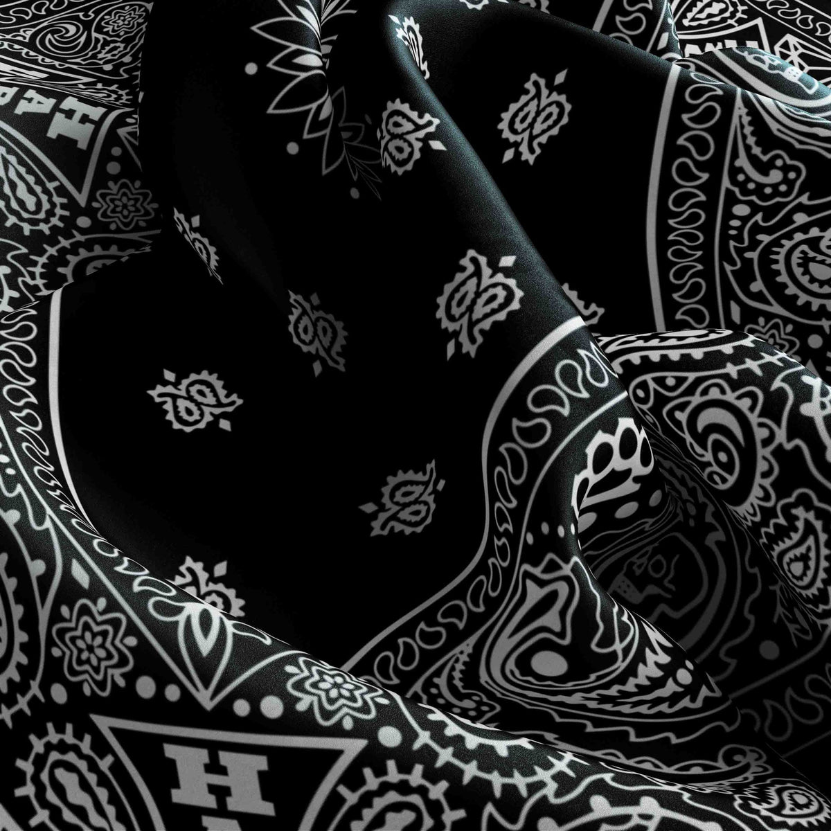 Classic Black Paisley Silk Bandana Scarf – 50 × 50 cm